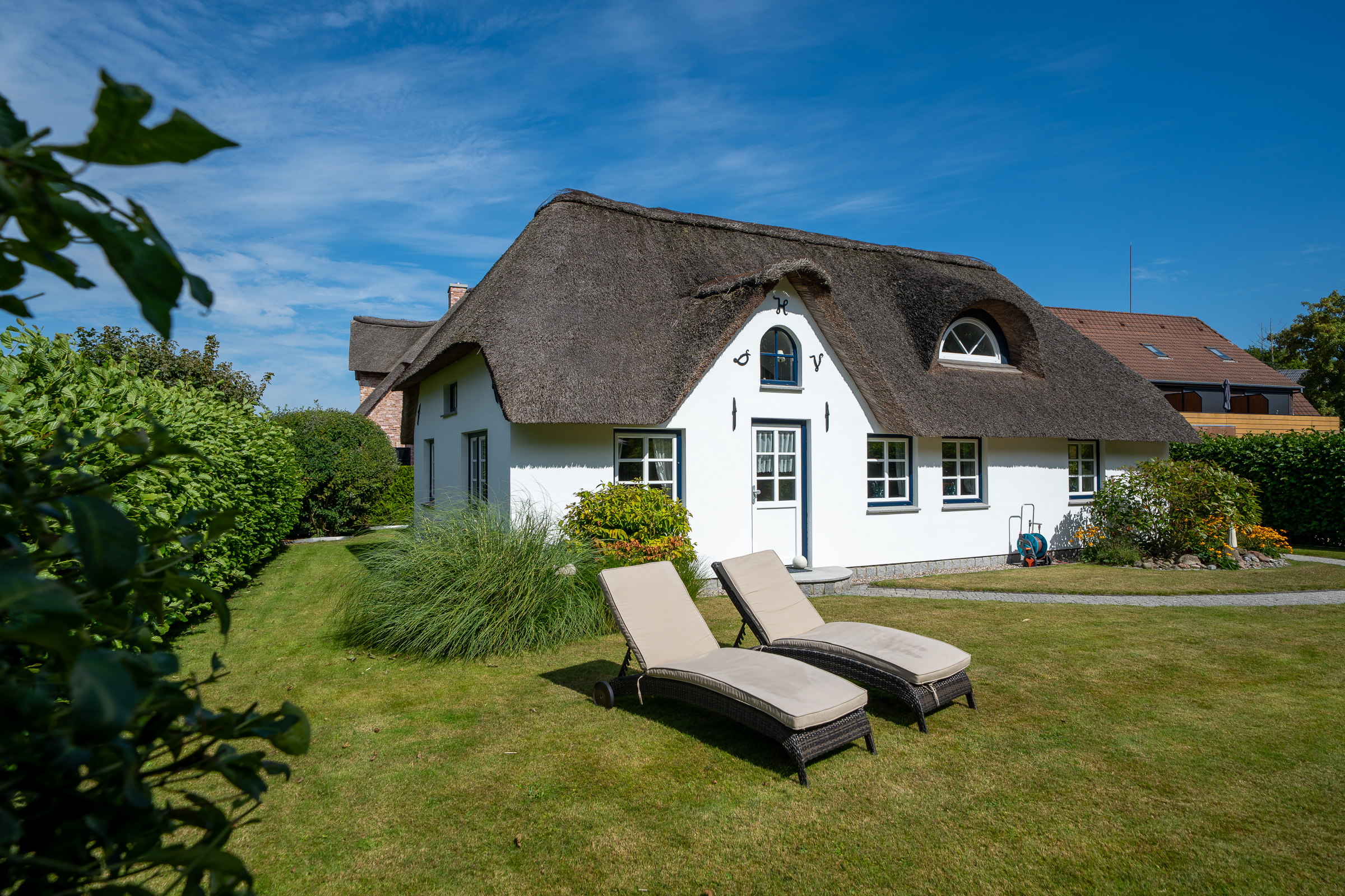 Historischer-Haubarg-auf-Eiderstedt-Stilvolles-Reetdach-Anwesen-mit-Charme-und-Weitblick
